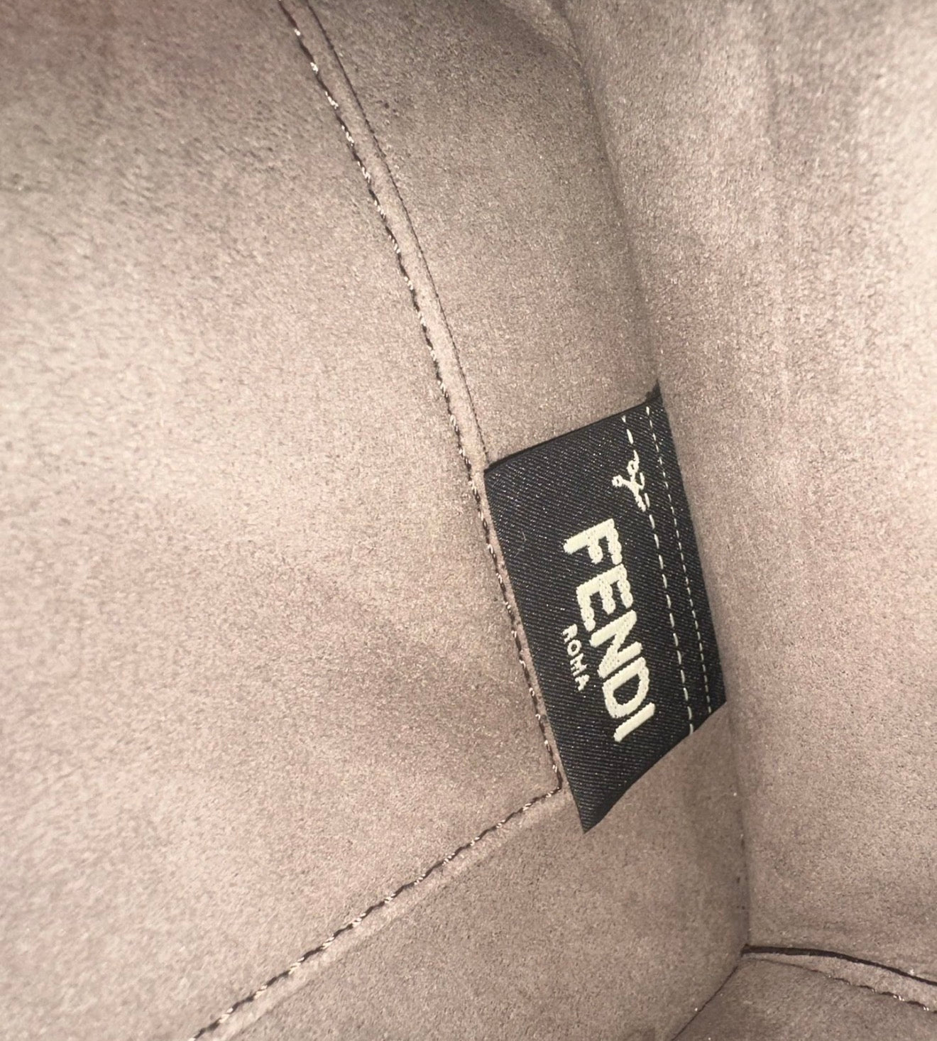 Fendi Kan Pink Calfskin Shoulder Bag - Certified Authentic - Excellent Condition