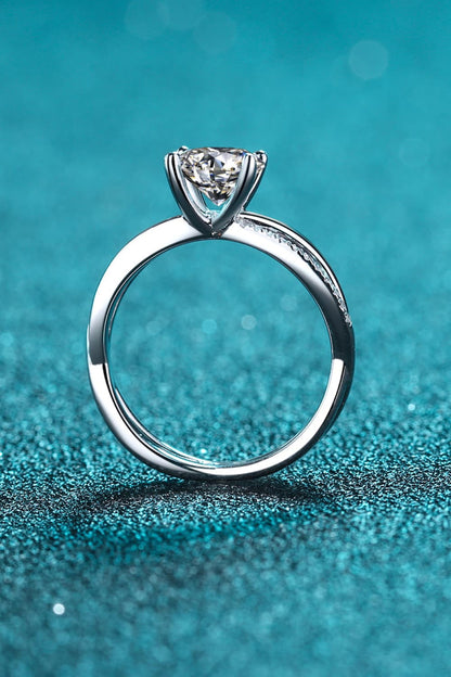 1 Carat Brilliant Round Cut Sparkala™ Crisscross Split Shank Ring