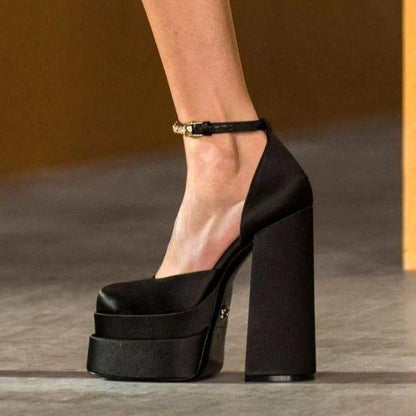 Rendezvous Black Platform Pumps