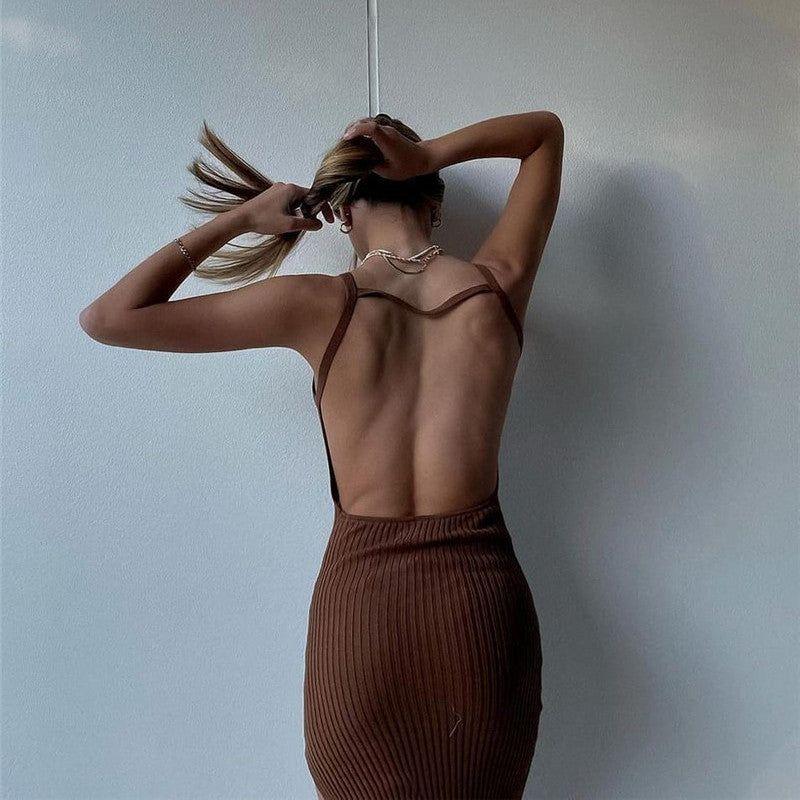 Très Chic Backless Knitted Brown Maxi Dress